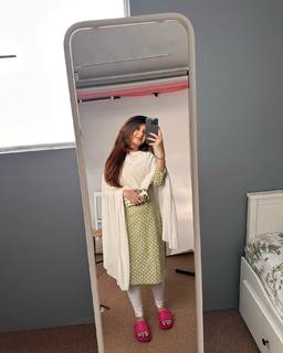 Arishfa Khan feet photo 15