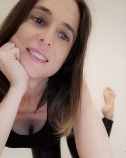 Arola Poch feet photo thumbnail