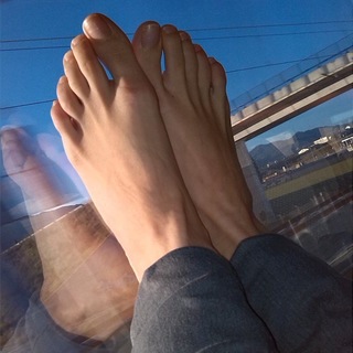 Arola Poch feet photo thumbnail
