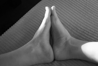 Arola Poch feet photo thumbnail