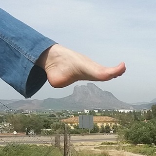 Arola Poch feet photo thumbnail