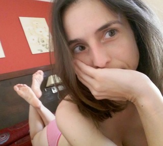 Arola Poch feet photo thumbnail