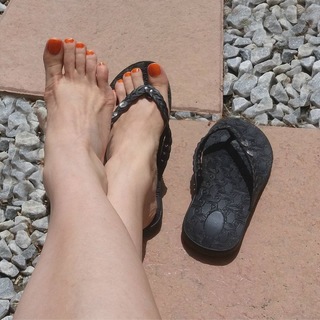 Arola Poch feet photo thumbnail