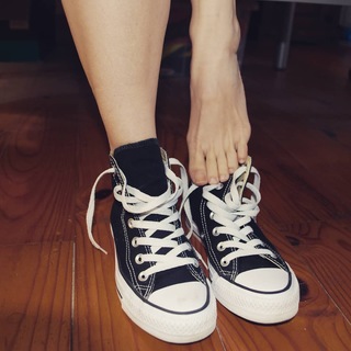 Arola Poch feet photo thumbnail