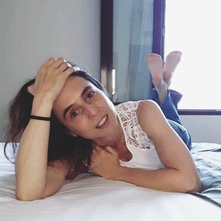 Arola Poch feet photo thumbnail