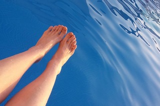 Arola Poch feet photo thumbnail