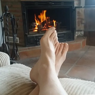 Arola Poch feet photo thumbnail