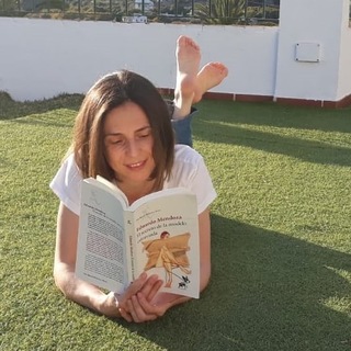 Arola Poch feet photo thumbnail