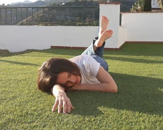 Arola Poch feet photo thumbnail