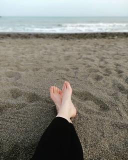 Arola Poch feet photo thumbnail