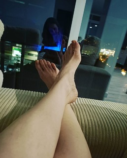 Arola Poch feet photo thumbnail