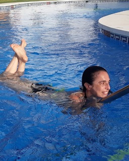 Arola Poch feet photo thumbnail