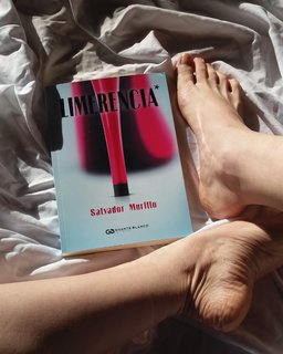 Arola Poch feet photo thumbnail