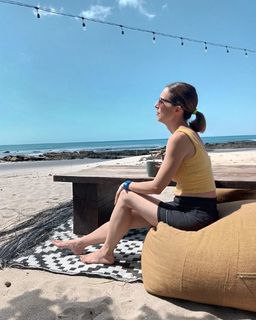 Arola Poch feet photo thumbnail