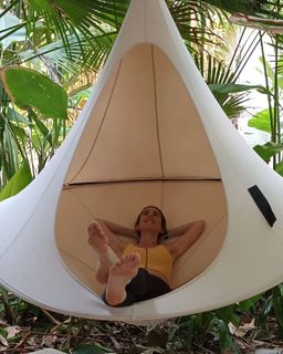 Arola Poch feet photo thumbnail