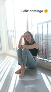 Arola Poch feet photo thumbnail