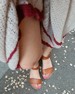 Arola Poch feet photo thumbnail