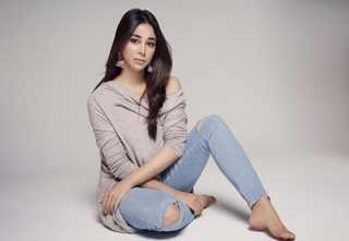 Aseel Omran feet photo thumbnail