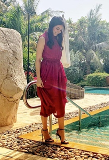 Aseel Omran feet photo thumbnail