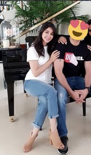 Aseel Omran feet photo thumbnail