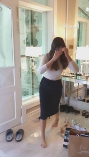 Aseel Omran feet photo thumbnail