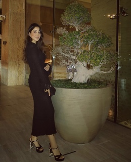 Aseel Omran feet photo thumbnail