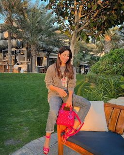 Aseel Omran feet photo thumbnail