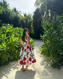 Aseel Omran feet photo thumbnail