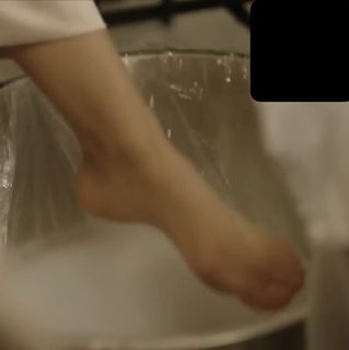 Aseel Omran feet photo 3