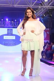 Asha Negi feet photo 13