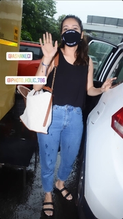 Asha Negi feet photo 20