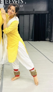 Asha Negi feet photo 8