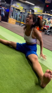 Asha Negi feet photo 9