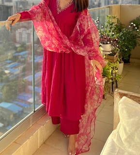 Asha Negi feet photo 15