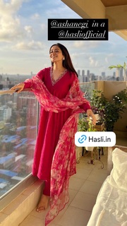 Asha Negi feet photo 14