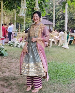 Asha Negi feet photo 11