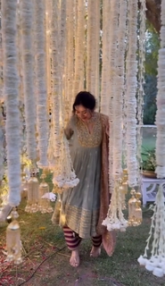 Asha Negi feet photo 8