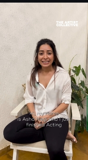 Asha Negi feet photo 12