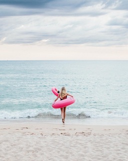 Ashe feet photo thumbnail