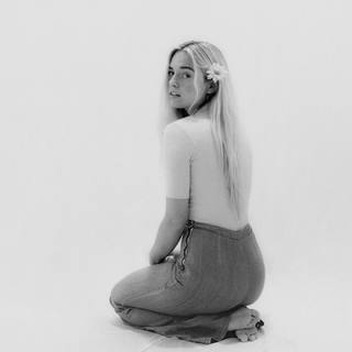 Ashe feet photo thumbnail