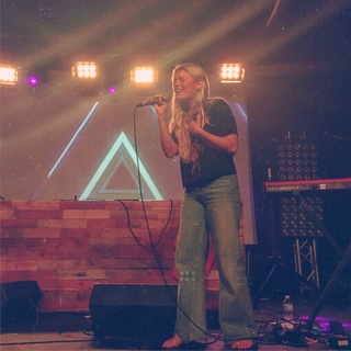 Ashe feet photo thumbnail