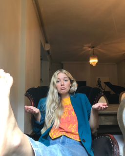 Ashe feet photo thumbnail