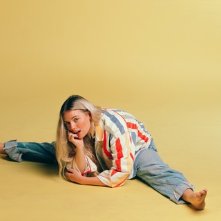 Ashe feet photo thumbnail