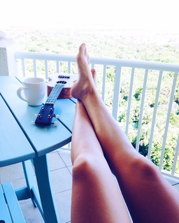 Ashe feet photo thumbnail