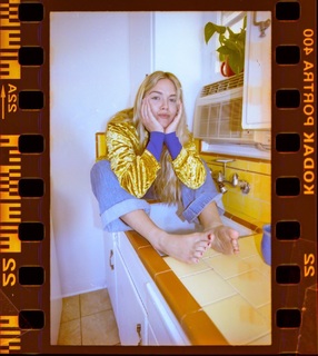 Ashe feet photo thumbnail