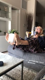 Ashe feet photo thumbnail