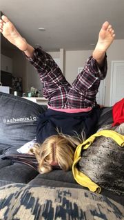 Ashe feet photo thumbnail