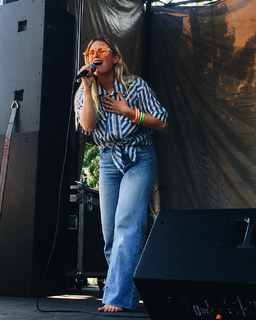 Ashe feet photo thumbnail