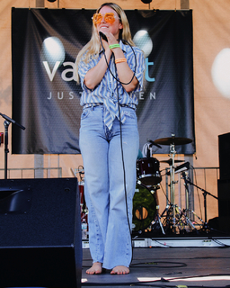 Ashe feet photo thumbnail