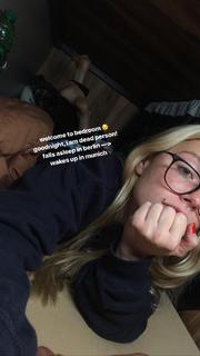 Ashe feet photo thumbnail